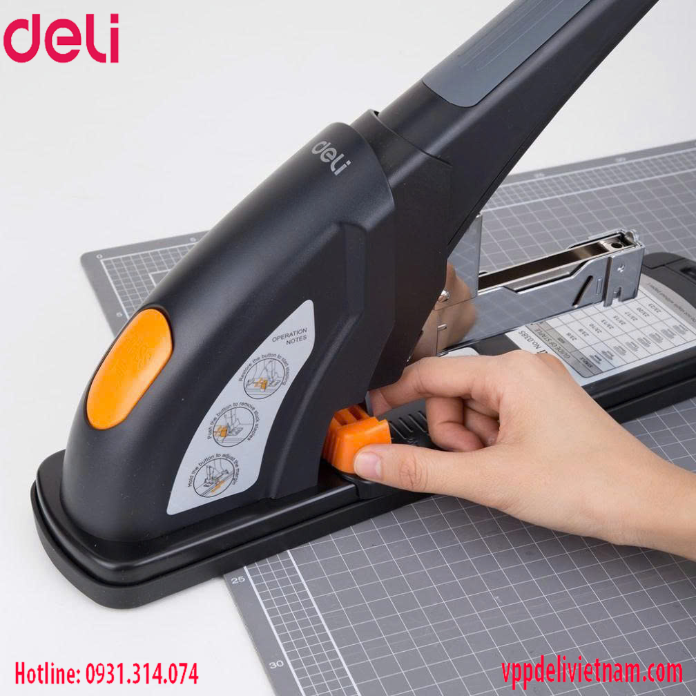 Máy bấm kim 120 tờ Deli E0386 - Màu đen